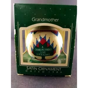 Hallmark Keepsake Ornament Christmas A Grandmother's Love Is For Always